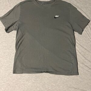 Nike Men's Grey Short Sleeve Tee